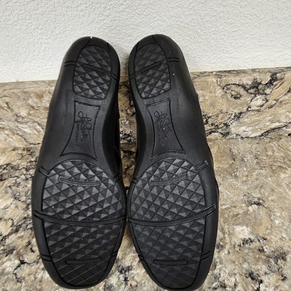 Shoes - Picture 5 of 5